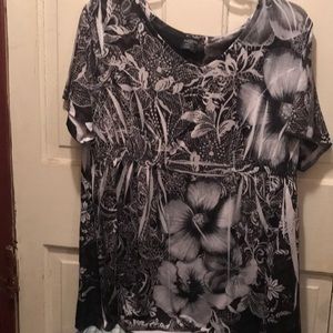 Black and white women’s plus top